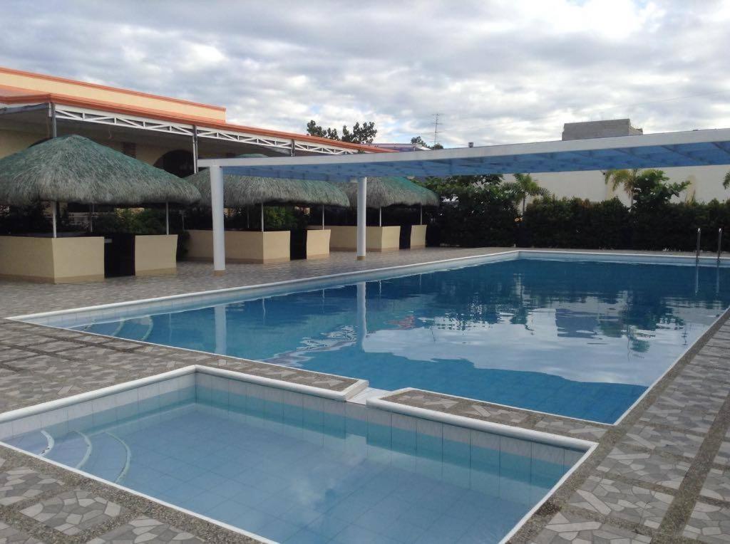 Bazén v ubytování UKL Ever Resort Hotel nebo v jeho okolí