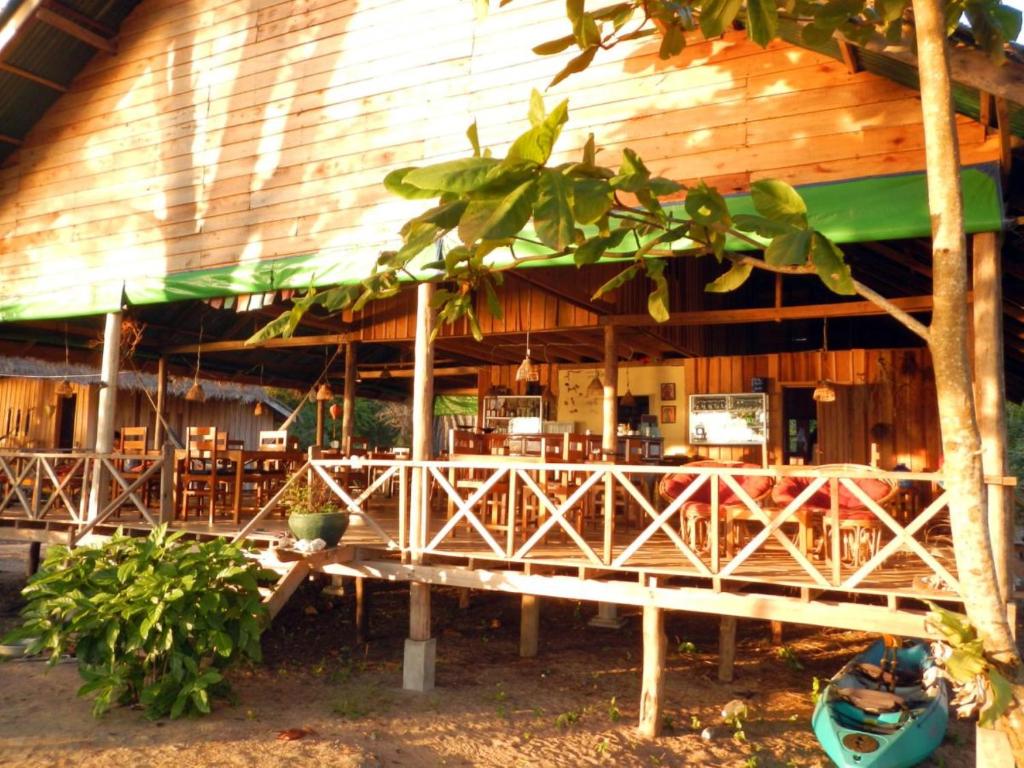 Restaurace v ubytování Koh Thmei Resort