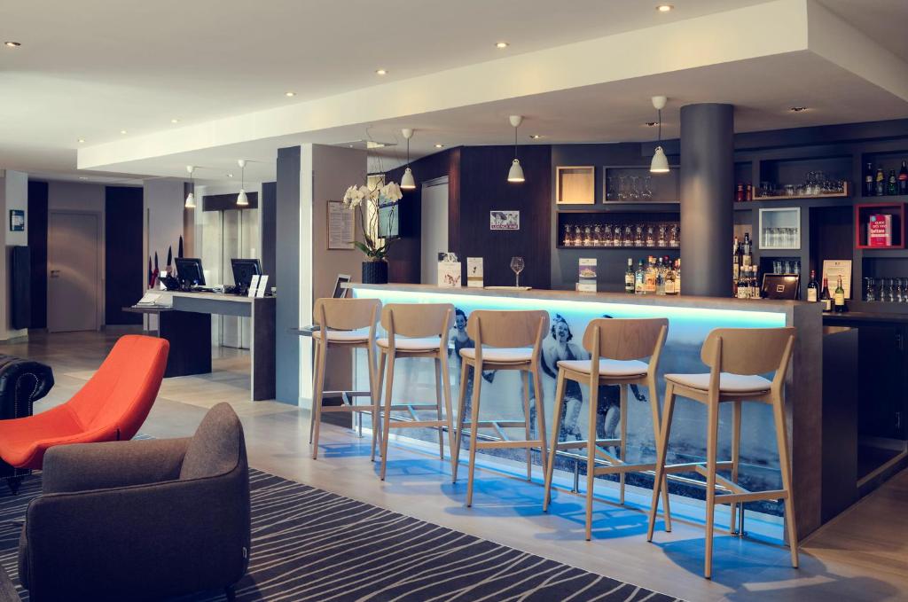 Lounge nebo bar v ubytování Mercure Honfleur