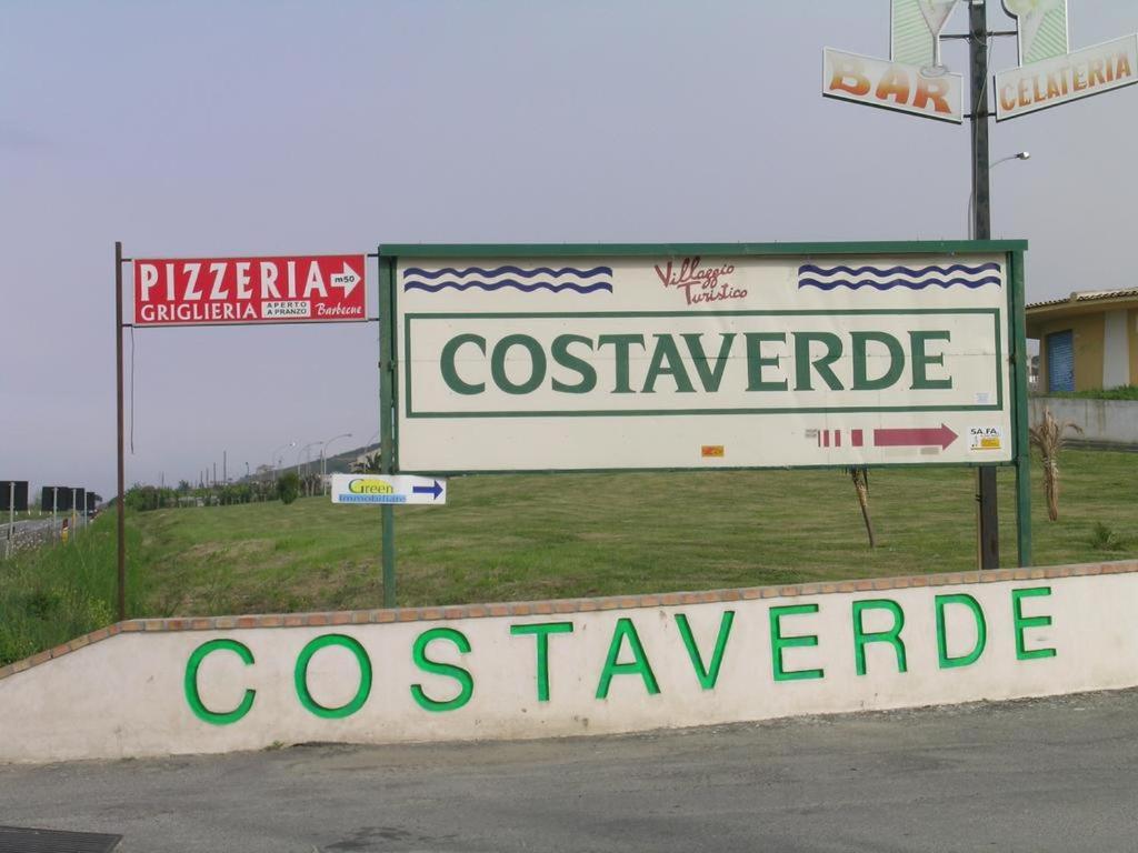 a sign for a costarride and a sign for aocateur at Costaverde Home in Mandatoriccio Marina