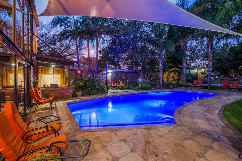 La alberca dentro o cerca de Sunrock Guesthouse