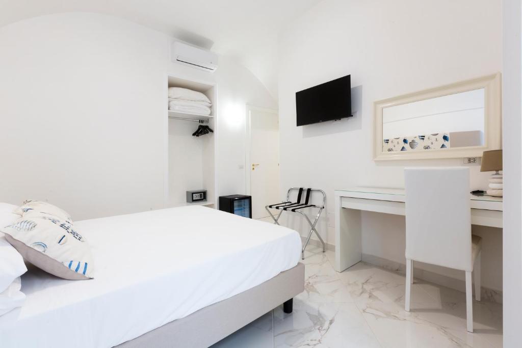 Holiday Sorrento Center - 4