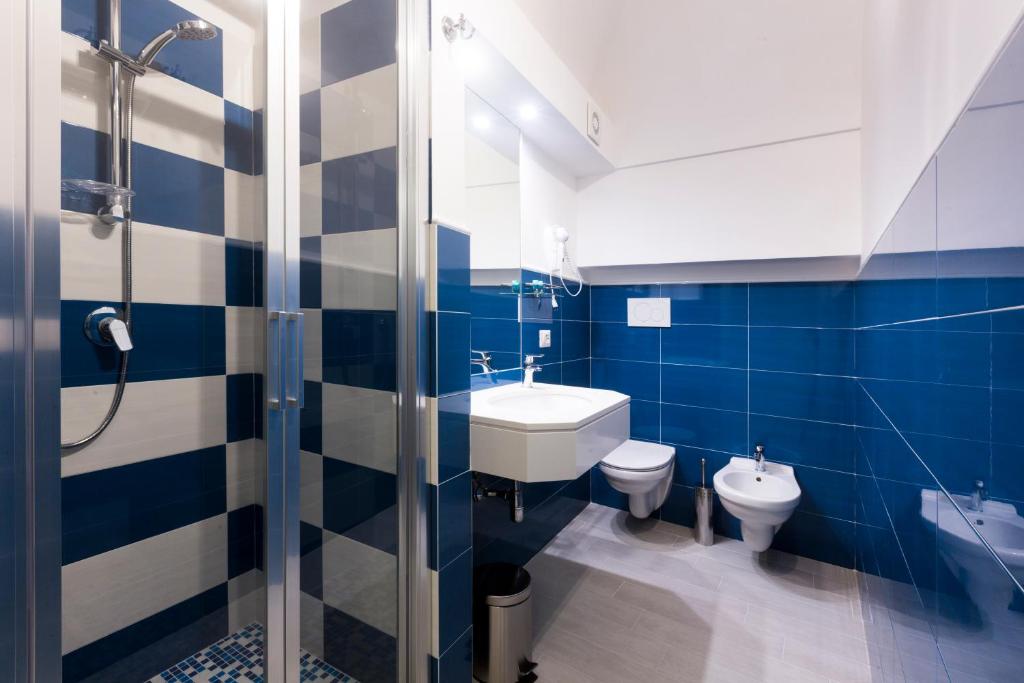 Holiday Sorrento Center - 7