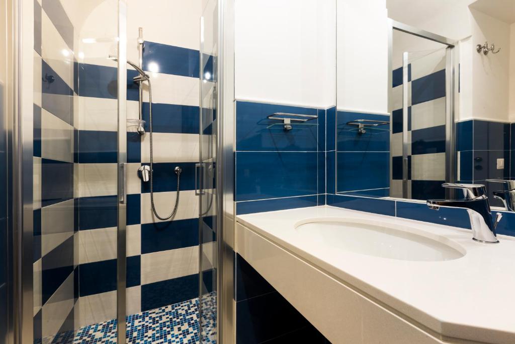 Holiday Sorrento Center - 14