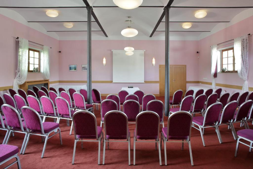 Hotel Chvalská Tvrz - Resim 26