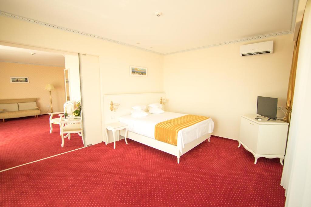 Postel nebo postele na pokoji v ubytování MSR Port Hotel