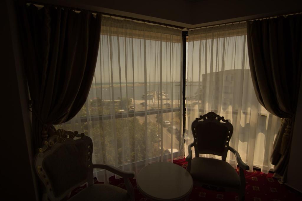 Nespecifikovaný výhled na hory nebo výhled na hory při pohledu z hotelu