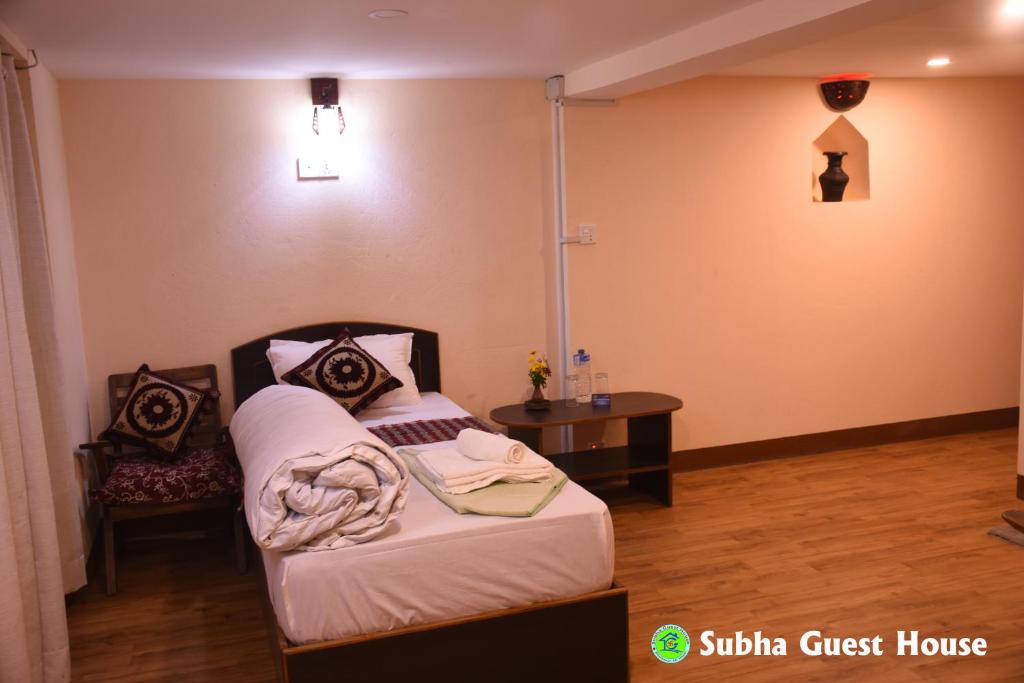 Postel nebo postele na pokoji v ubytování Subha Guest House