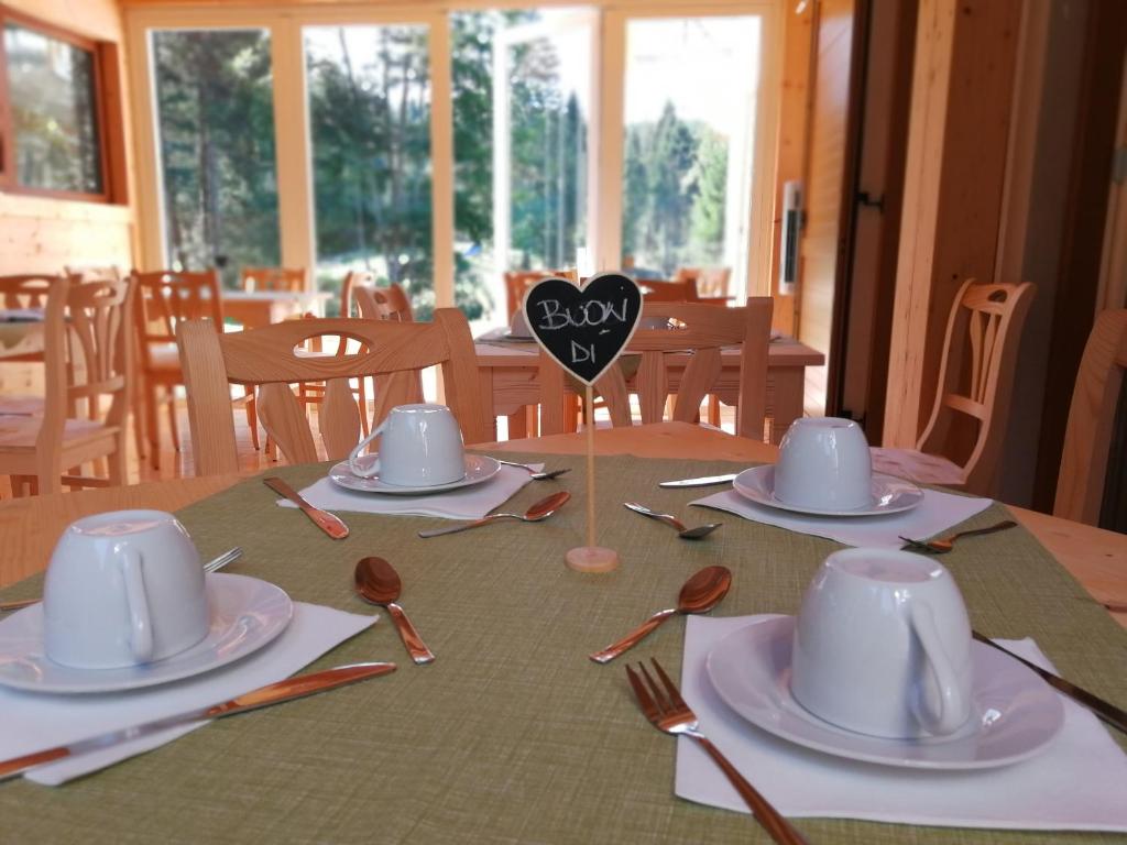 Restaurace v ubytování Hotel Elbele Garnì