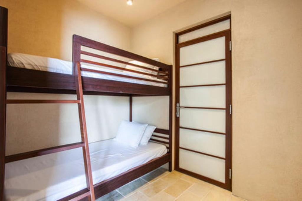Postel nebo postele na pokoji v ubytování CeBlue Villas