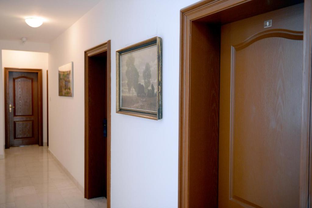 Galería fotográfica de Hotel Sanja former Oliva en Budva