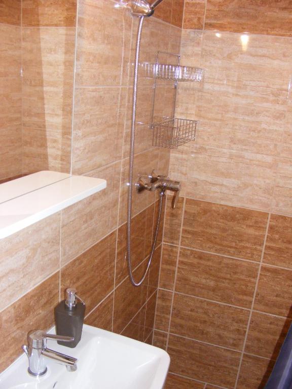 A bathroom at A bástya árnyéka