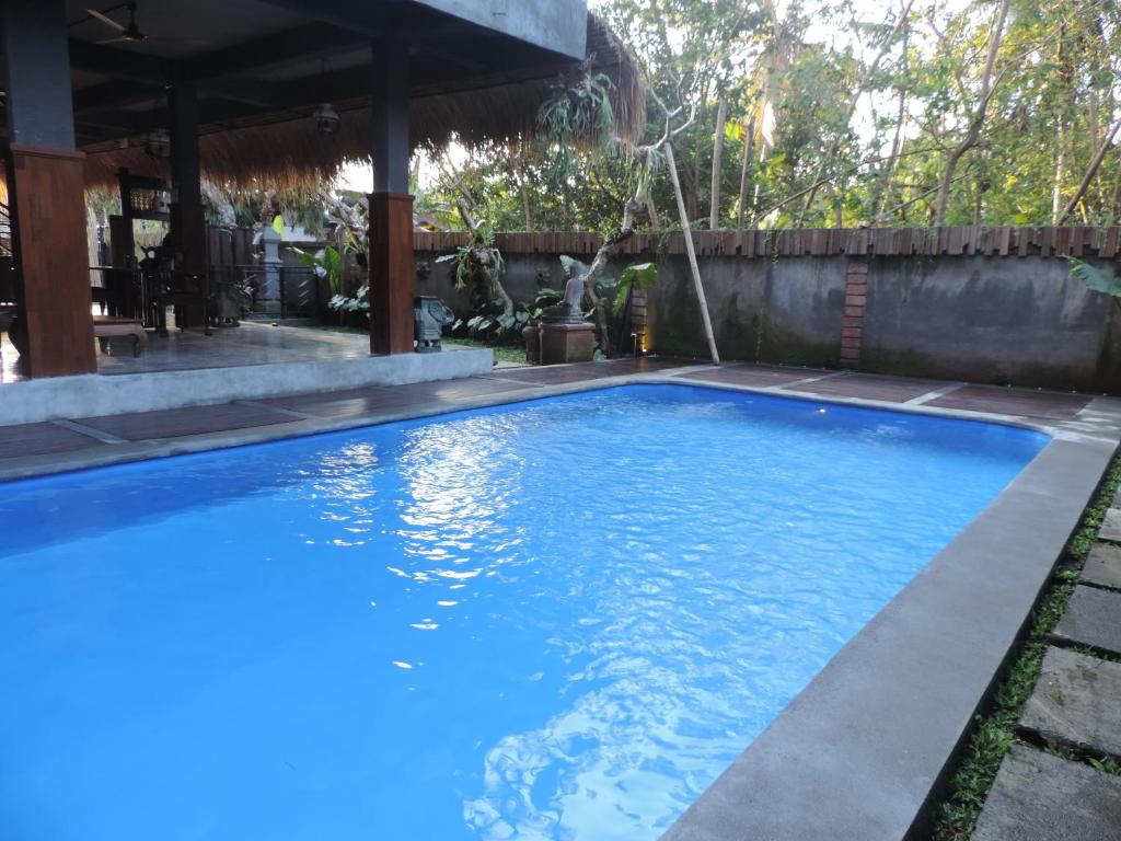 Bazén v ubytování Kencana Ubud by Mahaputra nebo v jeho okolí