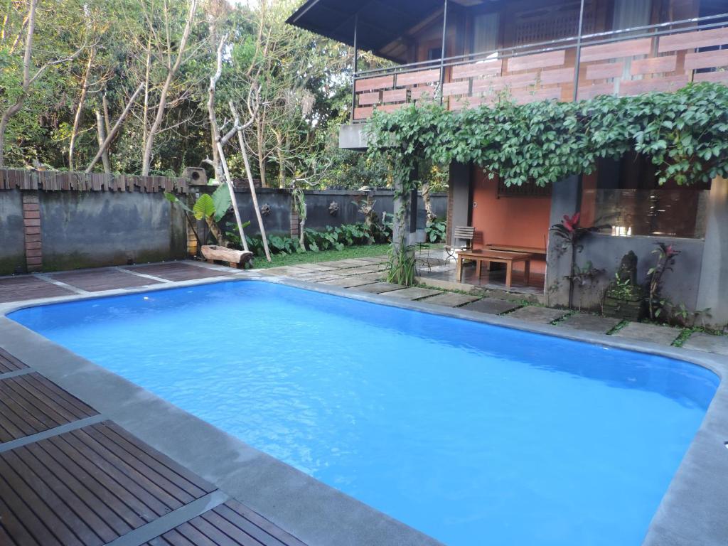 Bazén v ubytování Kencana Ubud by Mahaputra nebo v jeho okolí