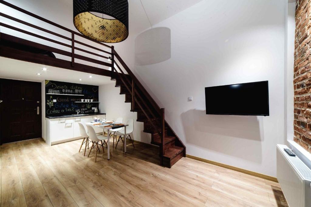 2 Nights Apartments - great location, right next to Main Rail and Bus Station, 10 min to Main Square by foot - Resim 27