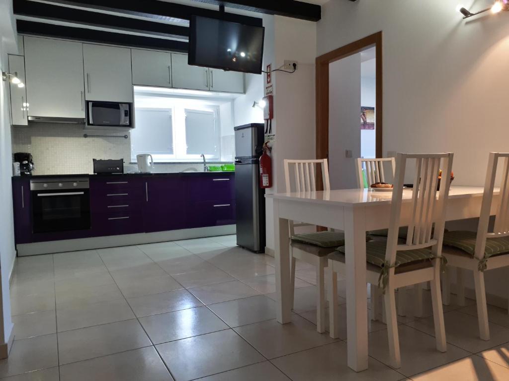 a kitchen and dining room with a table and chairs at Casa Berlengas a Vista in Peniche
