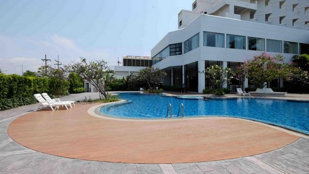 Bazén v ubytování Welcome Jomtien Beach Hotel nebo v jeho okolí