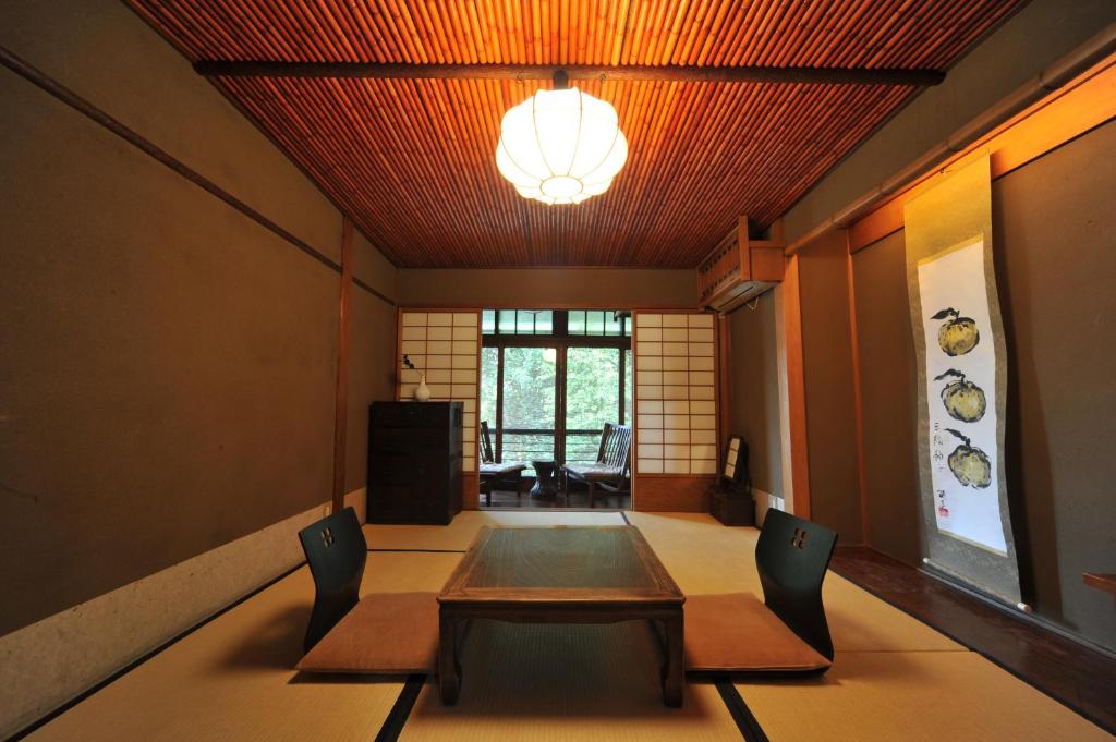 Posezení v ubytování Yuzuya Ryokan - Adult Only