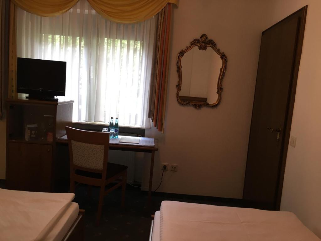 Gasthof zur Sonne Winzenhohl - Habitación Pequeña Con 2 Camas Individuales