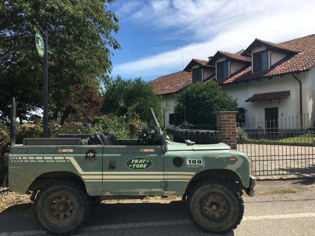 a green jeep parked in front of a house at Il Trattore in Moncalieri