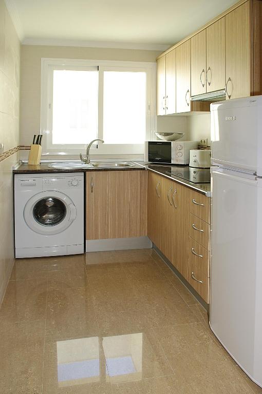 Kuchyň nebo kuchyňský kout v ubytování Apartamentos Euromar Playa
