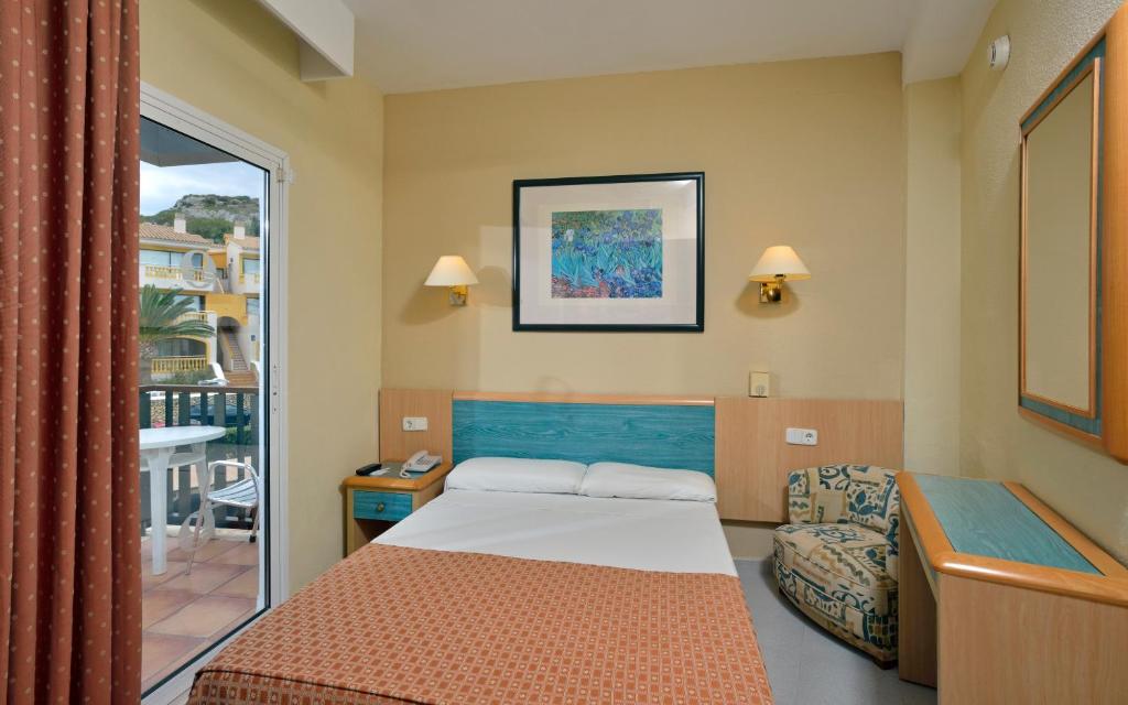 A bed or beds in a room at Sol Milanos Pingüinos