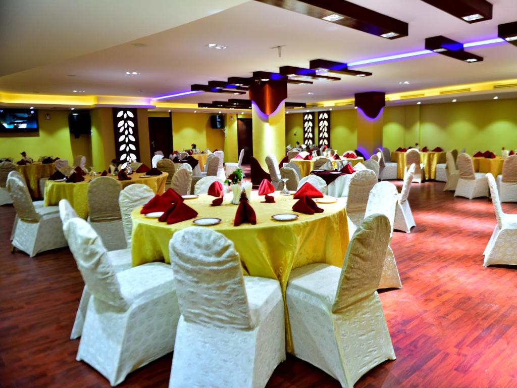 Restaurace v ubytování Al Bahjah Hotel