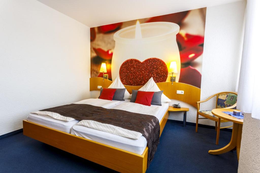 Postel nebo postele na pokoji v ubytování Hotel Rheingold