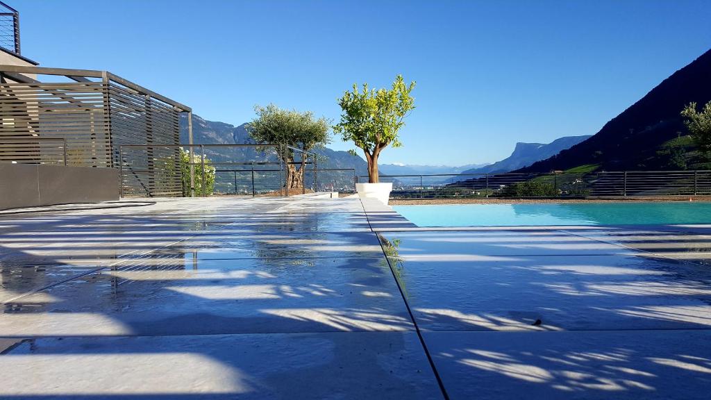 Bazén v ubytování The View Luxury Suites nebo v jeho okolí