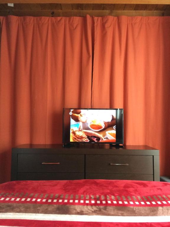TV a/nebo společenská místnost v ubytování Las Enredaderas