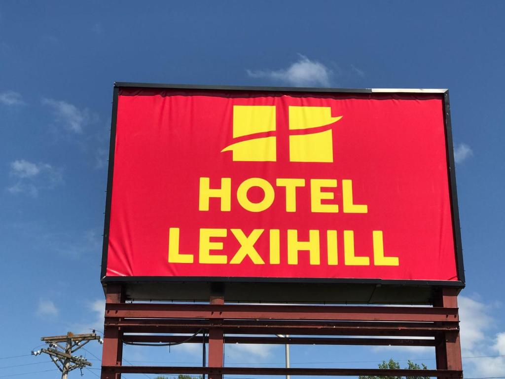 a sign for a hotel leerkhl on top of a building at Hotel Lexihill in Lexington