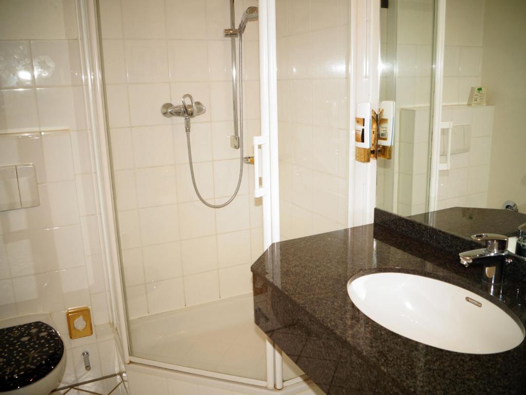 Koupelna v ubytování Entrée Groß Borstel Garni Hotel
