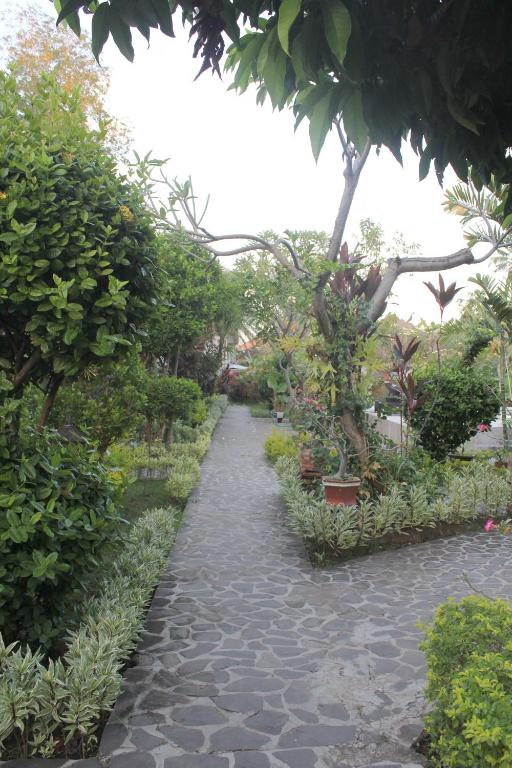 Zahrada ubytování Taman Lily's Hotel
