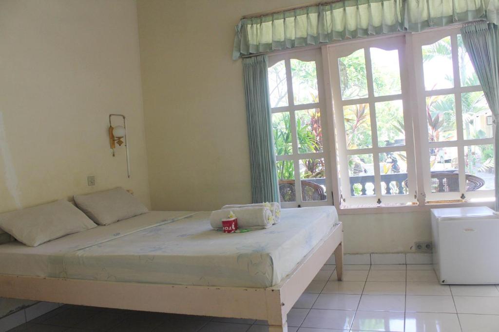 Postel nebo postele na pokoji v ubytování Taman Lily's Hotel