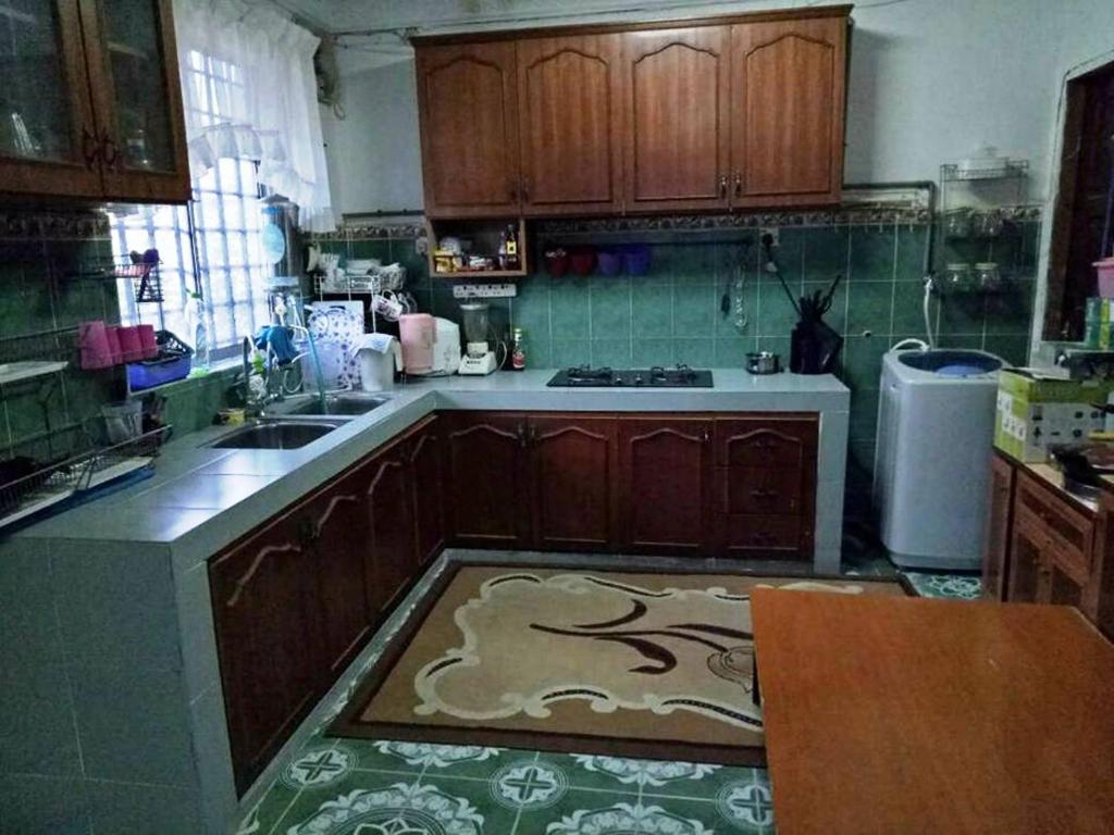 Kuchyň nebo kuchyňský kout v ubytování Farzai Homestay