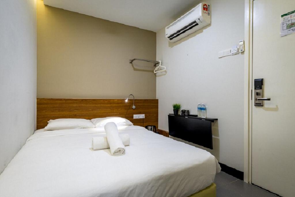 Postel nebo postele na pokoji v ubytování MAX Hotel Subang Jaya