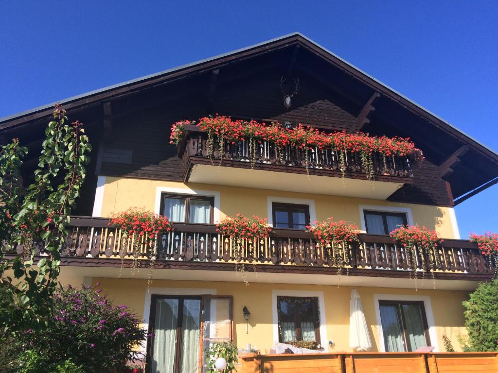 a building with a balcony with flowers on it at Haus Edeltraut in Bad Mitterndorf