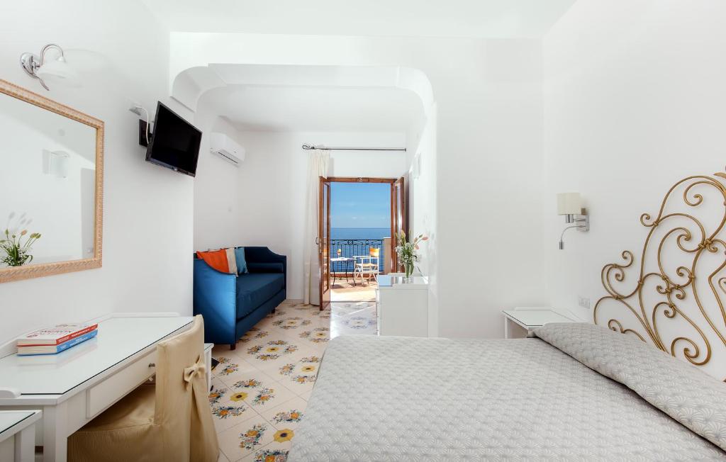 a bedroom with a bed and a view of the ocean at Hotel Pupetto in Positano