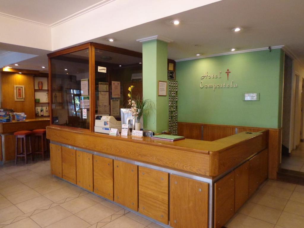 a bar in a restaurant with a sign on the wall at Hotel Compostela in Mar del Plata