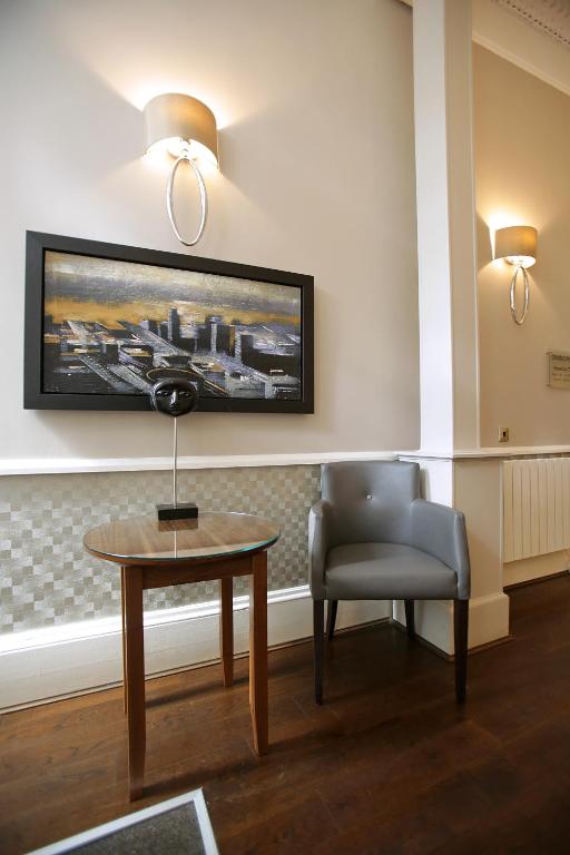 Ambassador Hotel - Resim 13