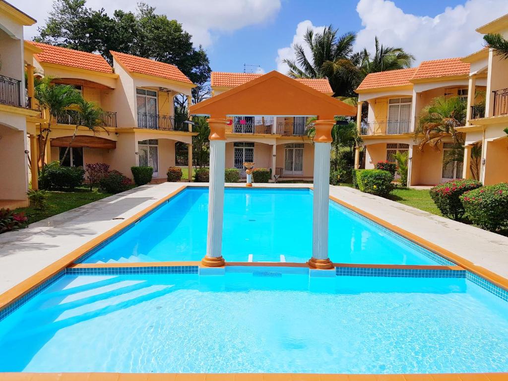 a swimming pool in front of a villa at Residence Le Choisy in Mont Choisy