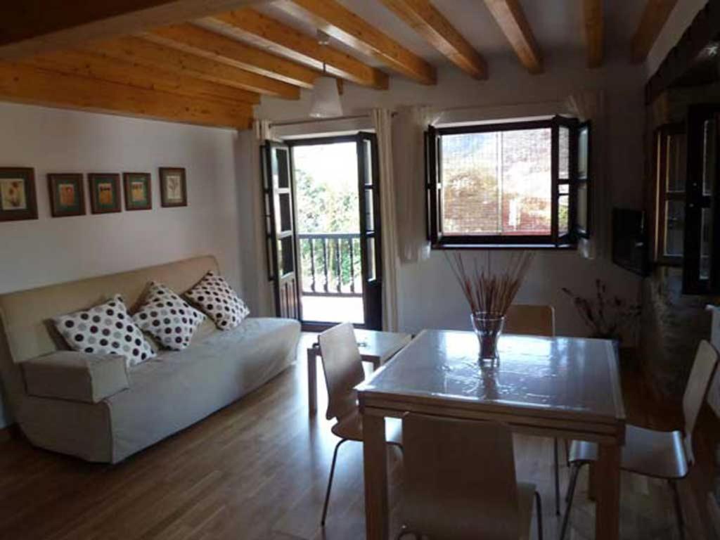 Posedenie v ubytovaní Apartamentos Casa de la Abuela
