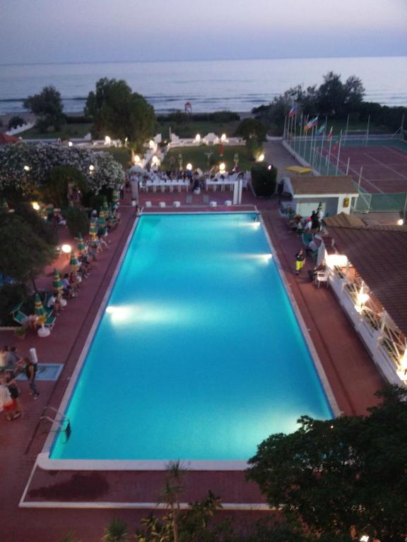 Bazén v ubytování International Resort nebo v jeho okolí