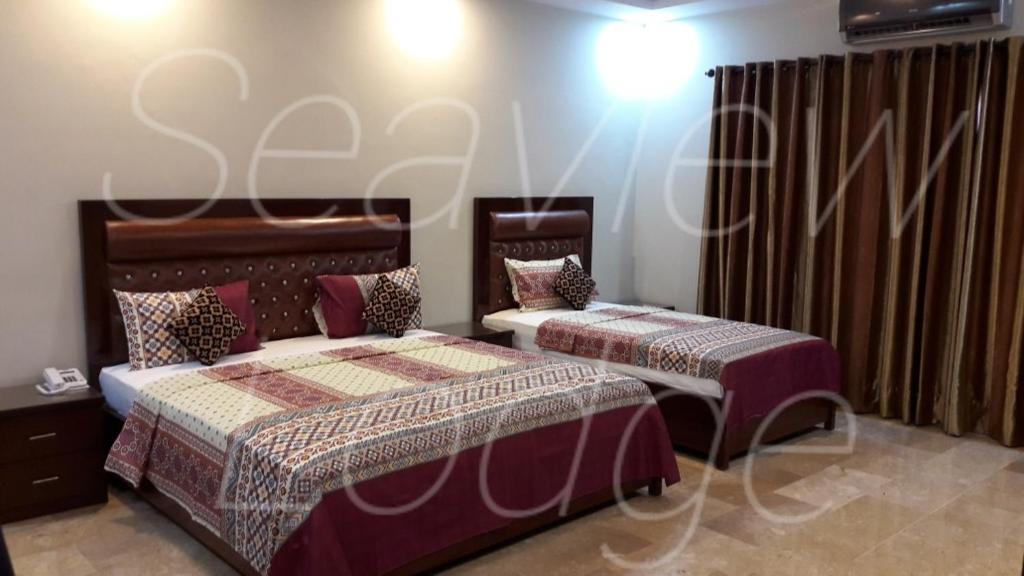 Seaview Lodge Guest House - Familiekamer Met Terras
