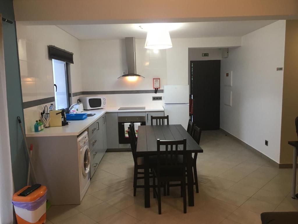 Kuchyň nebo kuchyňský kout v ubytování Apartamentos Basalto