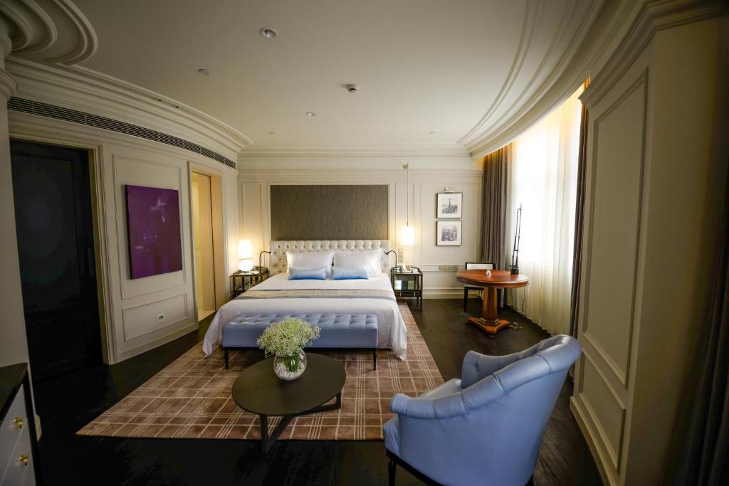 Postel nebo postele na pokoji v ubytování Golden Tulip New Asia Hotel The Bund Shanghai