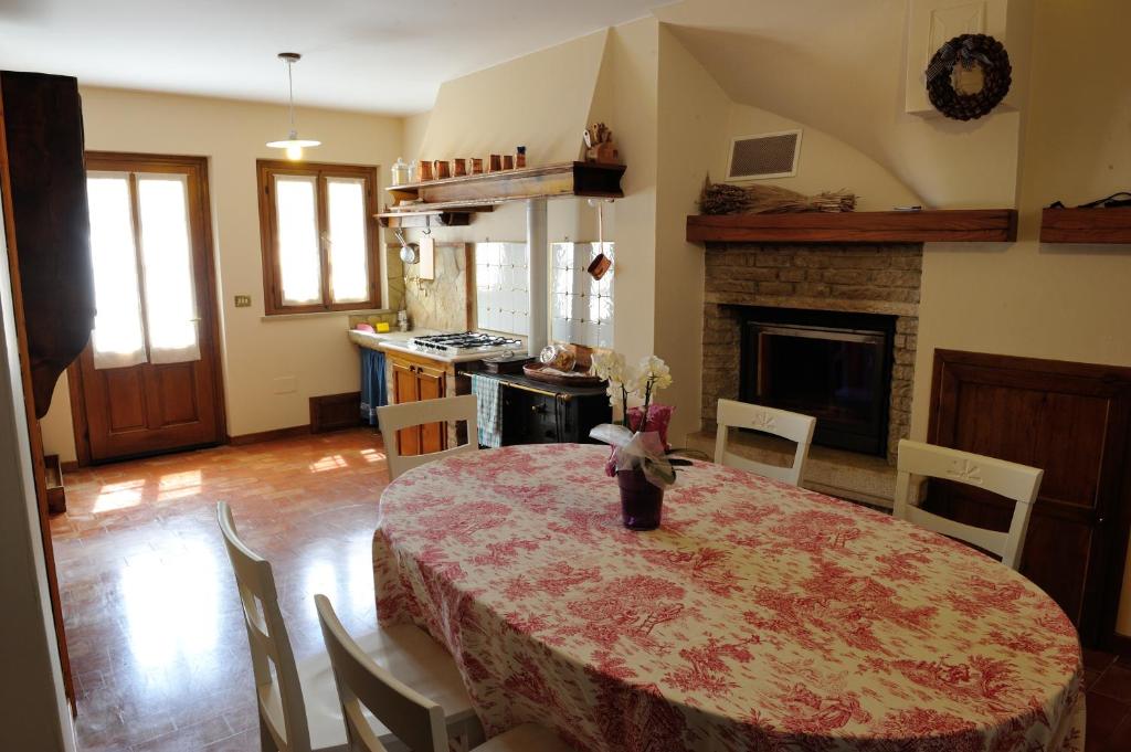 Kuchyň nebo kuchyňský kout v ubytování Agriturismo Crodi