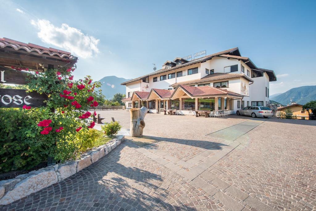 Nespecifikovaný výhled na hory nebo výhled na hory při pohledu z hotelu
