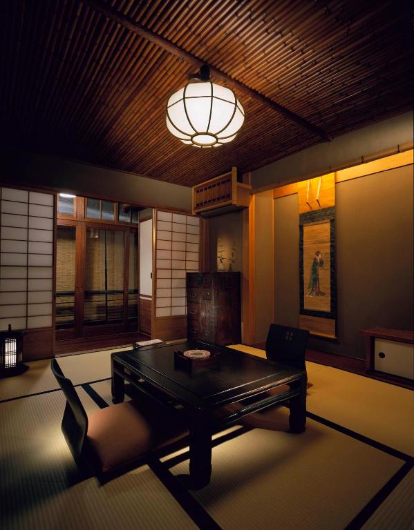 Posezení v ubytování Yuzuya Ryokan - Adult Only