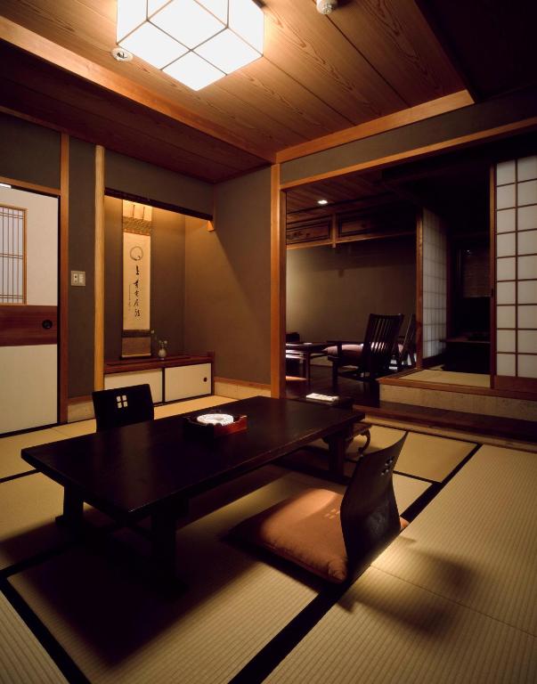 Posezení v ubytování Yuzuya Ryokan - Adult Only